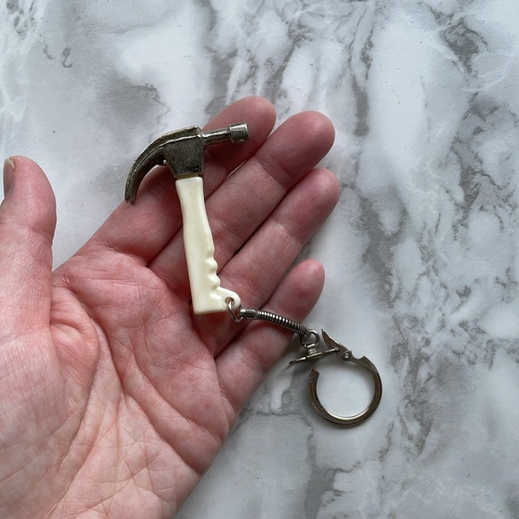 Vintage Hammer / too keychain - metal and plastic material - Picture 4 of 4
